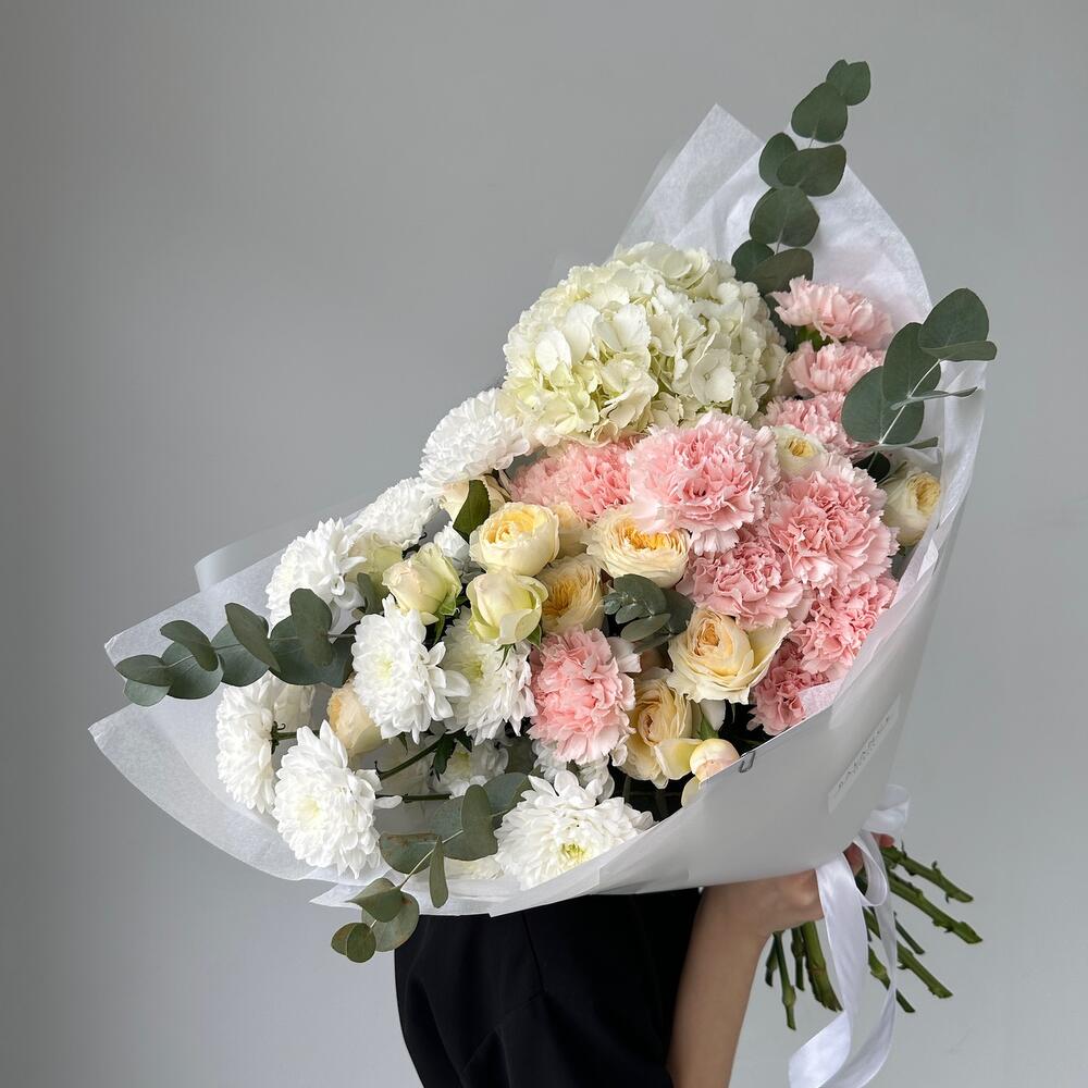 https://content2.flowwow-images.com/data/flowers/1000x1000/29/1707410149_25094629.jpg